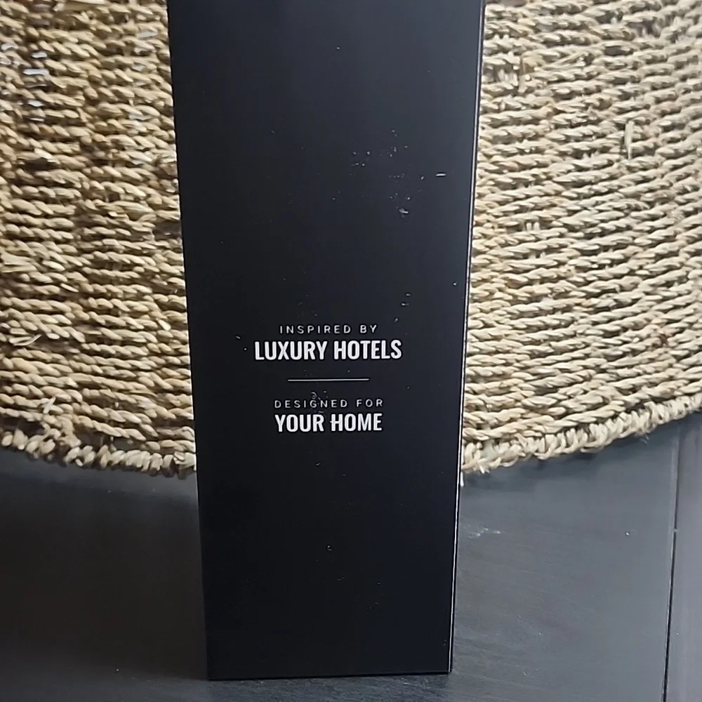 NIB Hotel Collection Vanilla Brûlée Reed Diffuser - Black Bottle